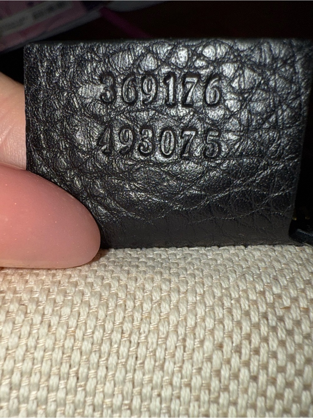 Gucci Black Pebbled Leather Shoulder Tote with Embossed Logo - Picture 7 of 8